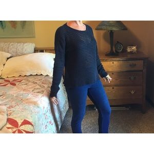 Volcom sweater size medium